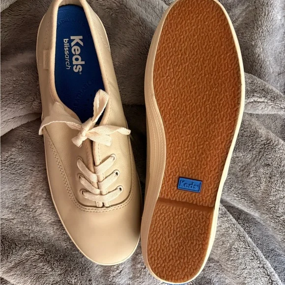 Keds Champion top colored leather Lace-Up Shoes. Brand new. Size 7.5. - Picture 2 of 3